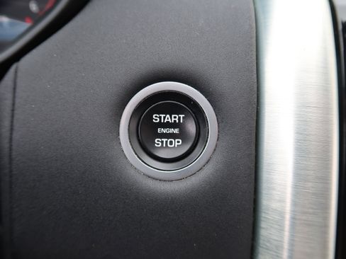 Used 2018 Land Rover Discovery HSE image 17