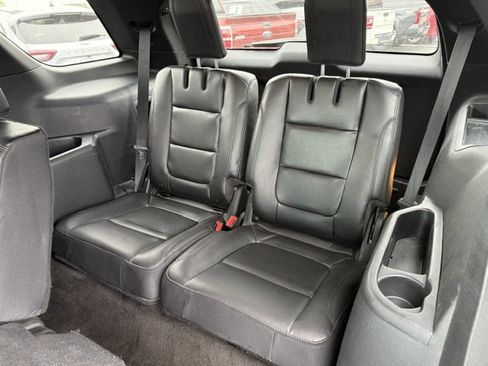 Used 2018 Ford Explorer XLT w/ Equipment Group 202A FWD image 26