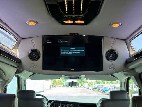Used 2017 GMC Savana 2500 Extended RWD image 4