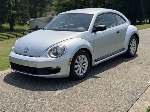 Used 2014 Volkswagen Beetle 1.8T FWD image 2