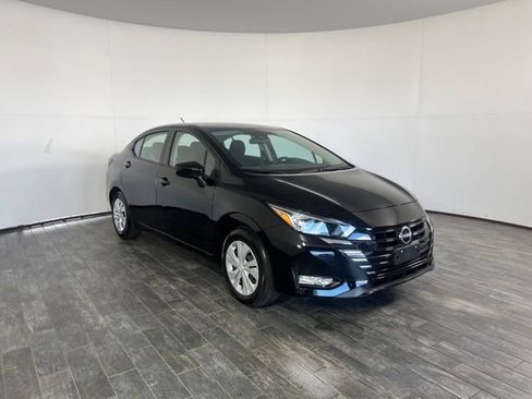 Used 2024 Nissan Versa S image 3