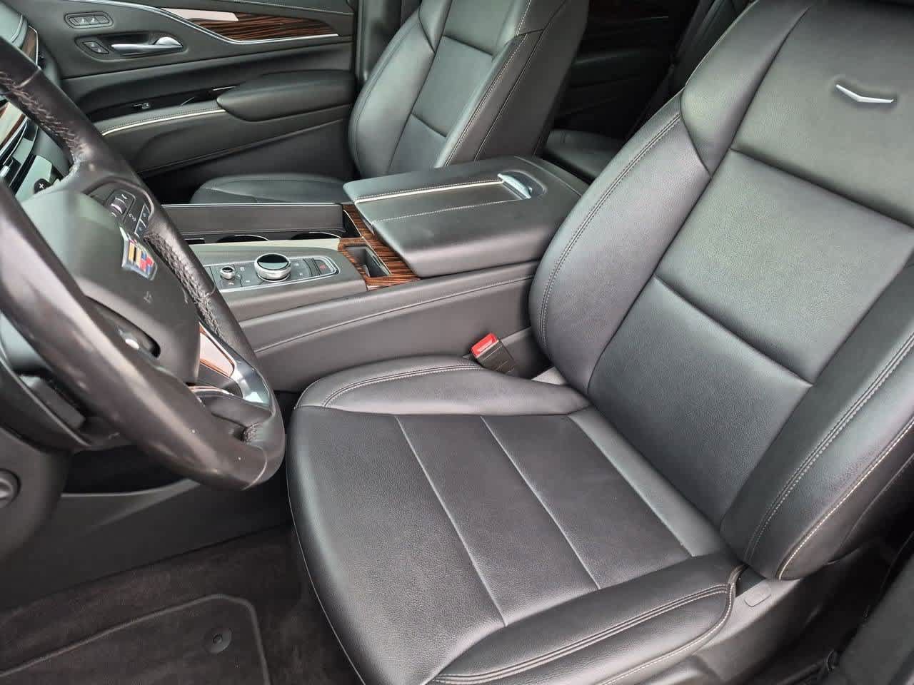 Used 2022 Cadillac Escalade Luxury AWD/4WD image 16