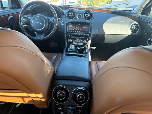 Used 2018 Jaguar XJ R-Sport RWD image 8