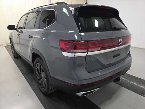 Used 2025 Volkswagen Atlas SE w/ Black Wheel Package image 6