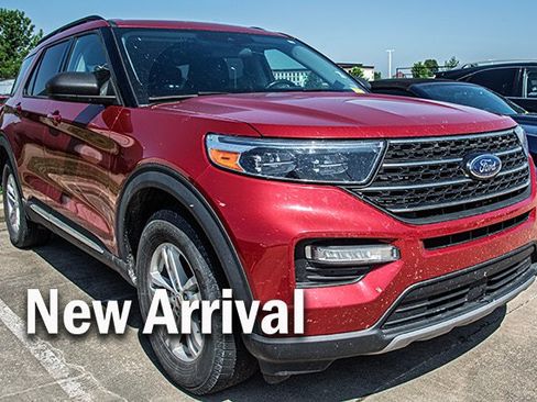 Used 2021 Ford Explorer XLT w/ Equipment Group 202A AWD/4WD image 4