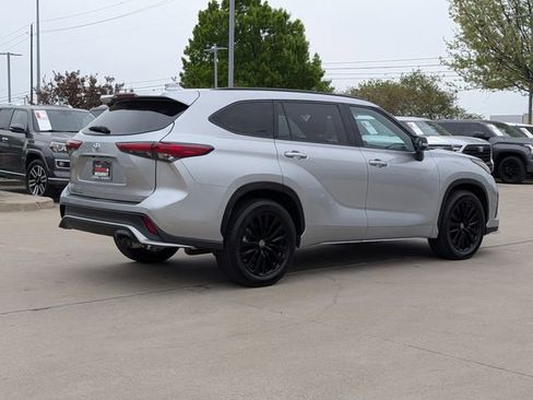 Used 2023 Toyota Highlander XSE image 6