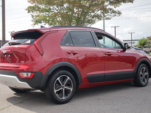 Used 2023 Kia Niro LX FWD image 5