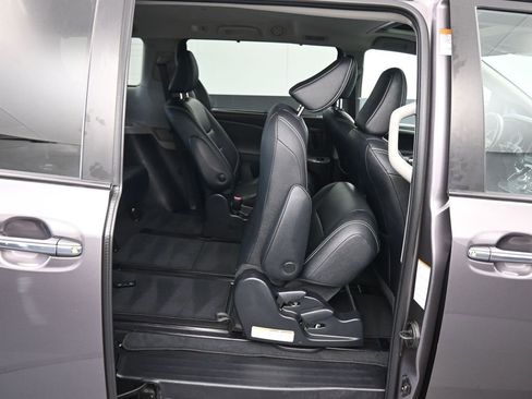 Used 2020 Toyota Sienna SE Premium image 44