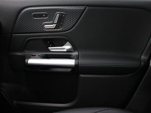 New 2025 Mercedes-Benz GLA 250 4MATIC image 28