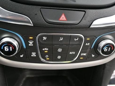 Used 2021 Chevrolet Equinox LT AWD/4WD image 23