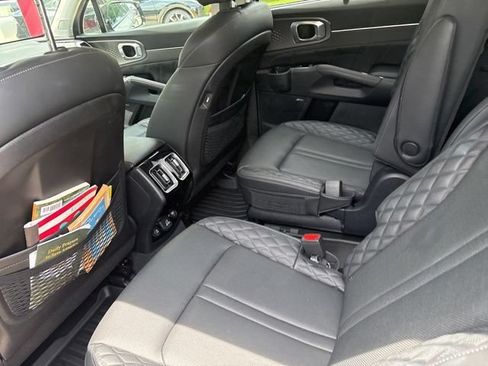 Used 2023 Kia Sorento SX AWD/4WD image 19