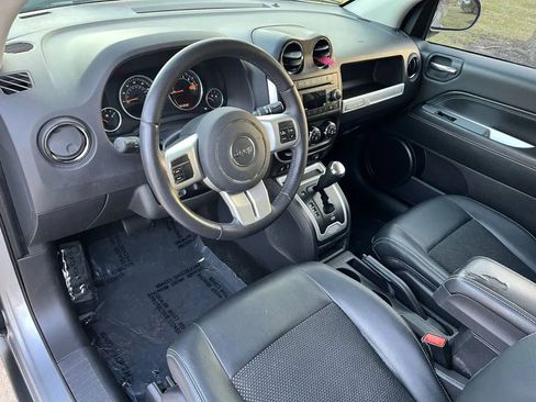 Used 2017 Jeep Compass Latitude image 16