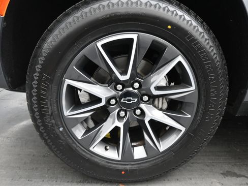 Used 2021 Chevrolet Tahoe Z71 w/ Z71 Off-Road Package AWD/4WD image 9