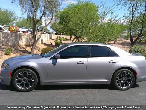Used 2017 Chrysler 300 S image 8