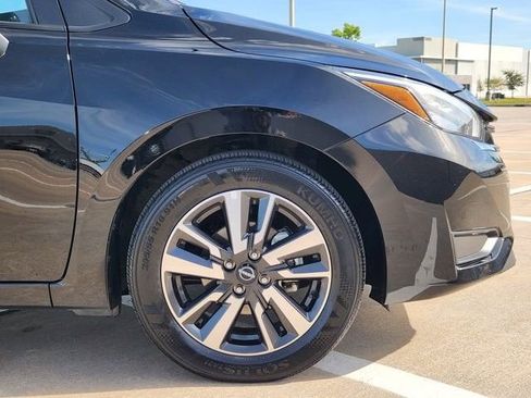 Used 2025 Nissan Versa SV image 8