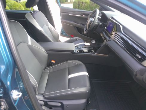 Used 2025 Toyota Camry SE w/ Convenience Package image 37