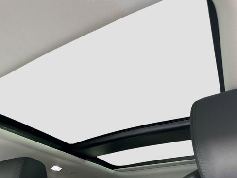 Certified 2025 Land Rover Range Rover Evoque Dynamic SE image 15