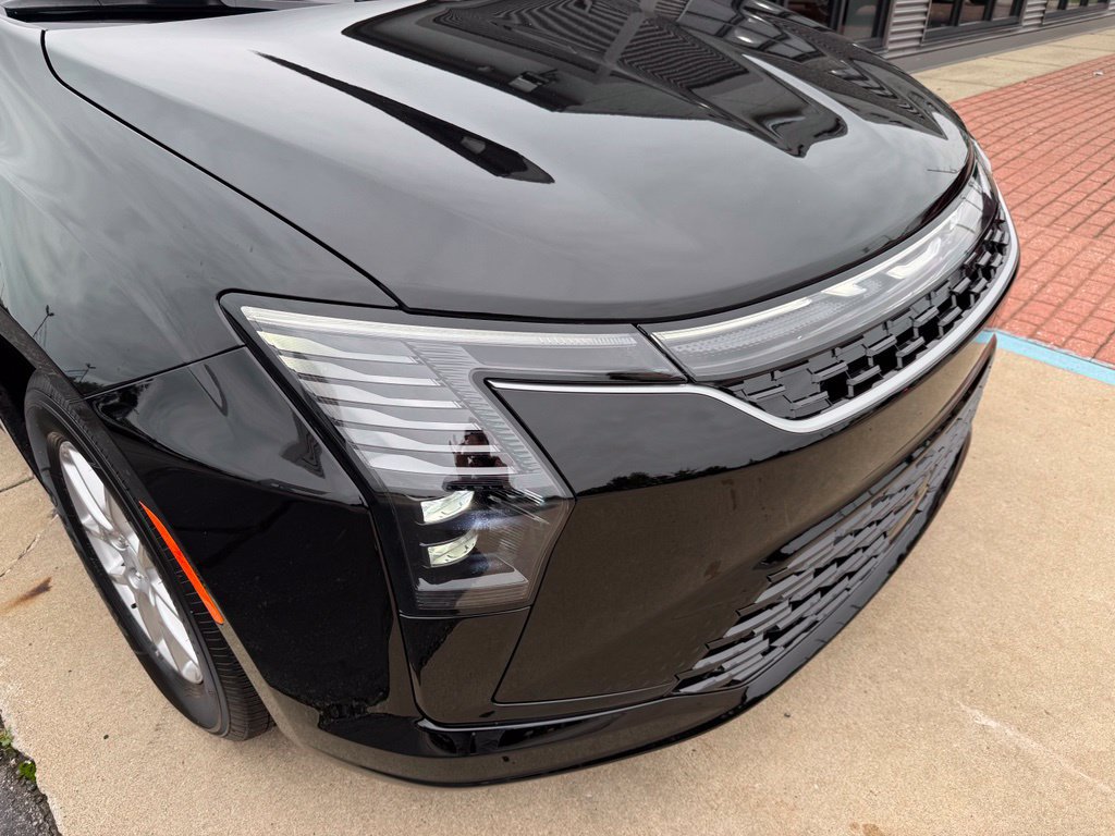 New 2027 Chrysler Pacifica Select FWD image 4