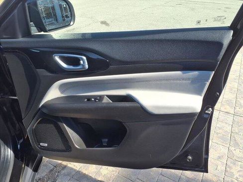 Used 2025 Jeep Compass Limited w/ Sun & Sound Group image 18