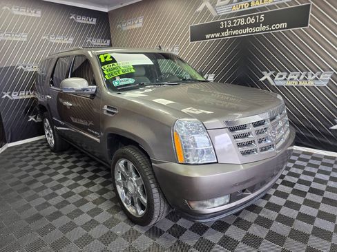 Used 2012 Cadillac Escalade Luxury RWD image 7