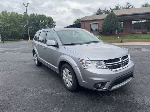 Used 2019 Dodge Journey SE w/ Premium Group FWD image 3