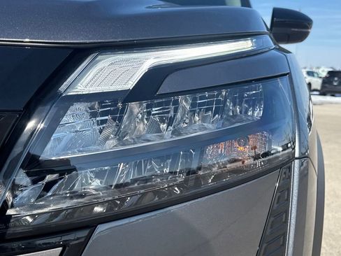 New 2026 Nissan Pathfinder Platinum image 11