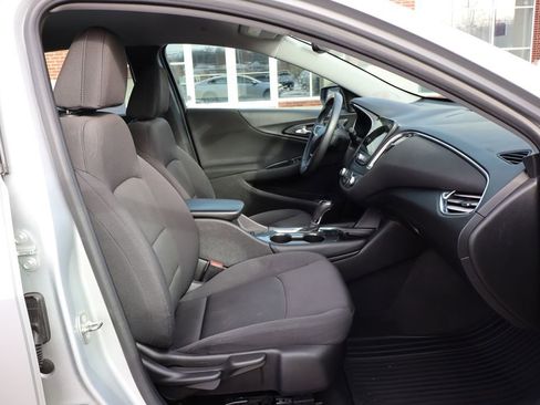 Used 2018 Chevrolet Malibu LT image 41