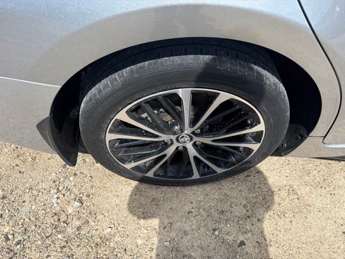 Used 2020 Toyota Camry SE w/ Convenience Package FWD image 8