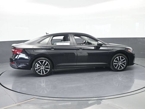 Used 2025 Volkswagen Jetta SE FWD image 7