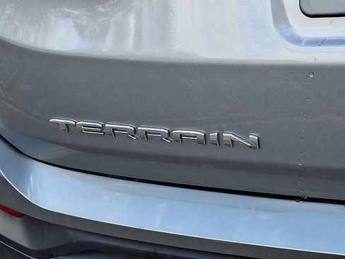Used 2024 GMC Terrain SLE image 30