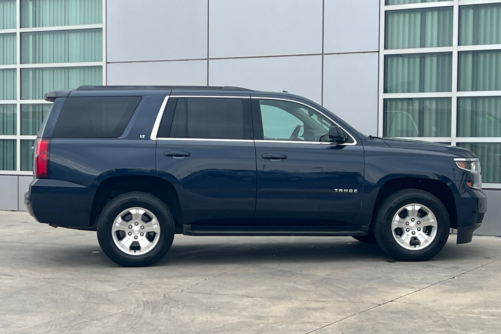 Used 2019 Chevrolet Tahoe LT AWD/4WD image 3