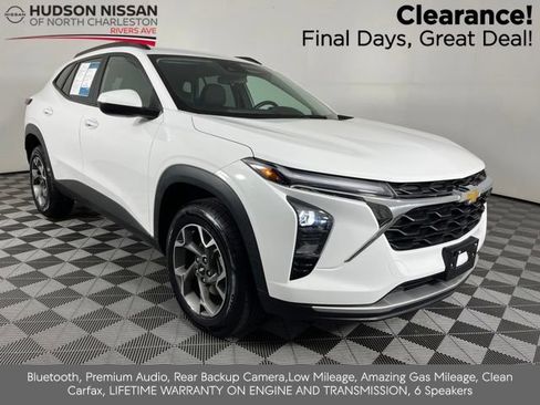Used 2024 Chevrolet Trax LT w/ Driver Confidence Package FWD image 1