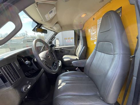 Used 2021 GMC Savana 3500 Extended w/ Power Convenience Package RWD image 26