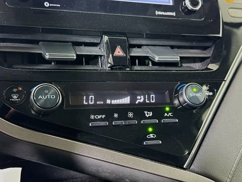 Certified 2022 Toyota Camry SE FWD image 8