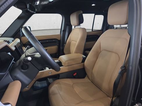 Used 2025 Land Rover Defender 110 X-Dynamic SE image 14