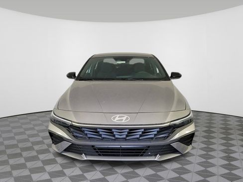 Used 2025 Hyundai Elantra Sport image 7