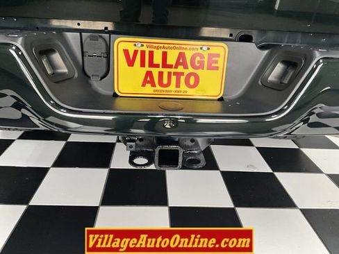 Used 2017 RAM 1500 4x4 Crew Cab image 28