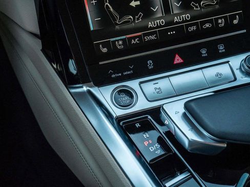 Used 2022 Audi e-tron Premium Plus w/ Premium Plus Package image 18