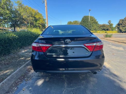 Used 2016 Toyota Camry SE FWD image 18
