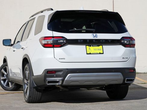 Used 2023 Honda Pilot Elite image 5