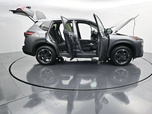 Used 2024 Nissan Rogue SV AWD/4WD image 33
