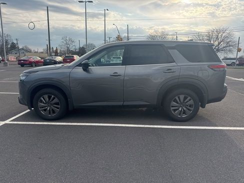 Used 2024 Nissan Pathfinder S image 7