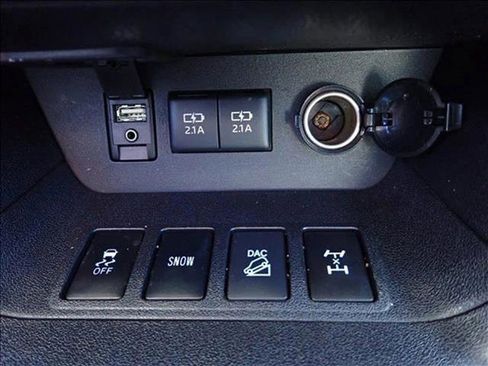 Used 2017 Toyota Highlander XLE AWD/4WD image 23