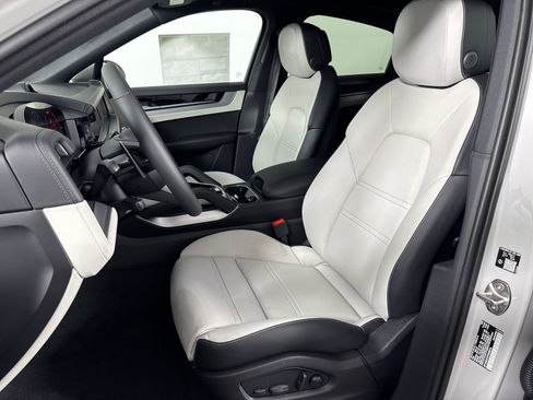 Used 2026 Porsche Cayenne S image 5