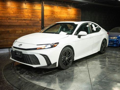 Used 2025 Toyota Camry SE w/ Multimedia Upgrade Package image 2