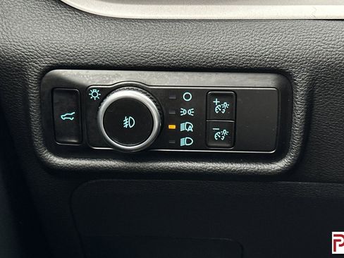 Used 2023 Ford Explorer XLT w/ Equipment Group 202A image 33