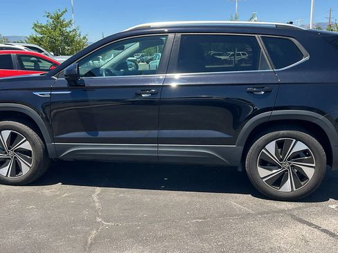 Certified 2024 Volkswagen Taos SE AWD/4WD image 8
