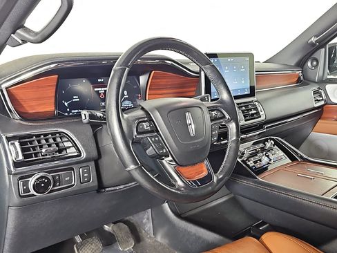 Used 2021 Lincoln Navigator Reserve w/ Luxury Package RWD image 16
