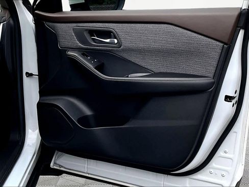 Used 2023 Nissan Rogue SV FWD image 23