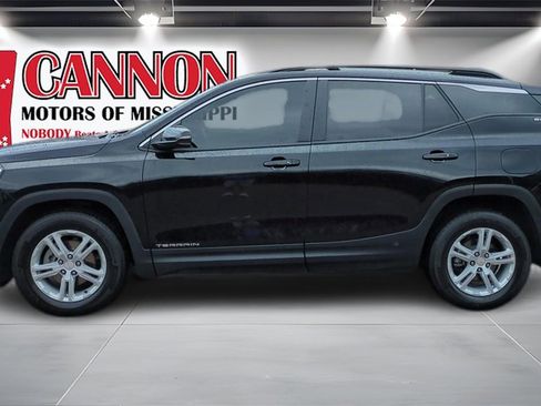 Used 2024 GMC Terrain SLE w/ Driver Convenience Package image 8